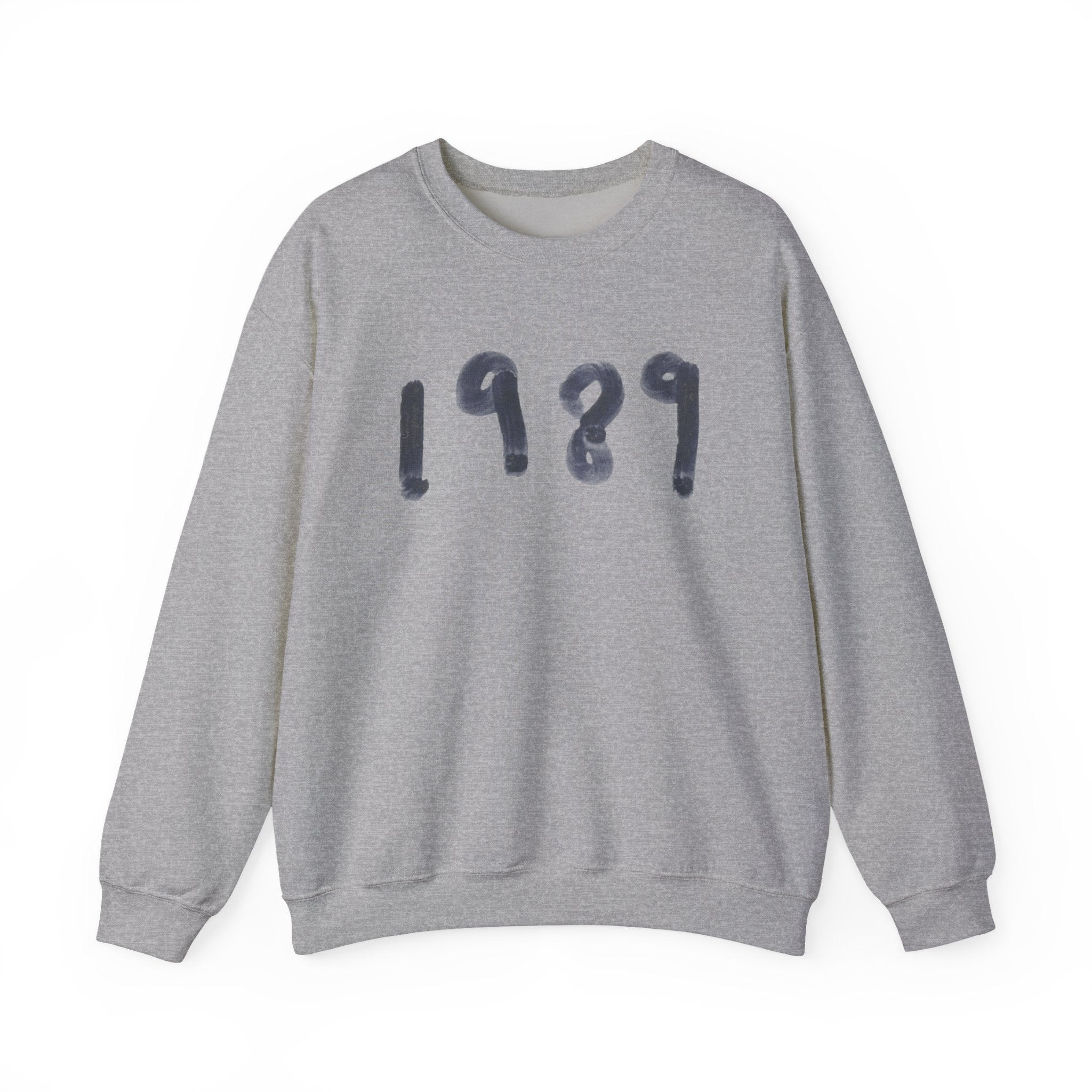'1989' Unisex Heavy Blend Crewneck Sweatshirt, Cozy Vintage Sweatshirt, Gift for Music Lovers, Retro Style Apparel, Comfortable [...]